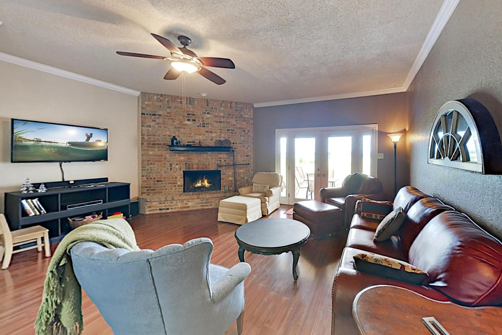 Lake-View All-Suite Retreat - Near Marina & Dining townhouse