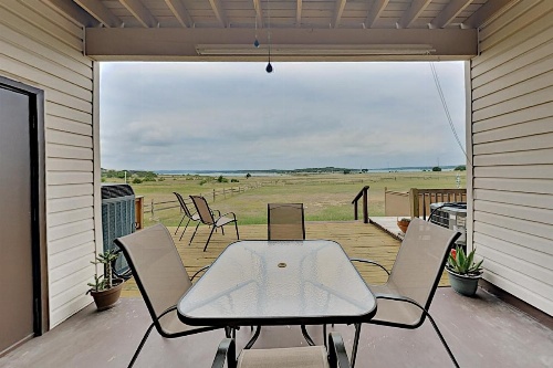 Lake-View All-Suite Retreat - Near Marina & Dining townhouse image 17