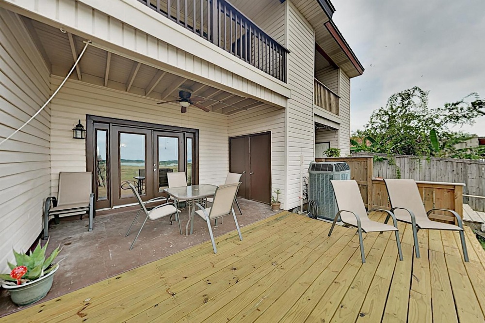 Lake-View All-Suite Retreat - Near Marina & Dining townhouse Main image