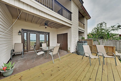 Lake-View All-Suite Retreat - Near Marina & Dining townhouse image 3