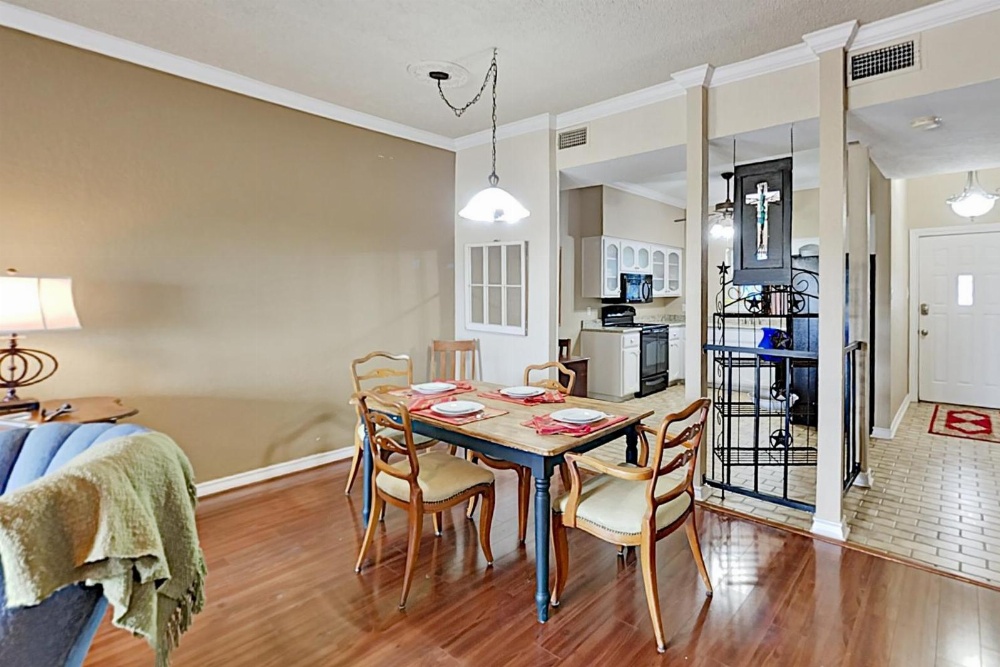 Lake-View All-Suite Retreat - Near Marina & Dining townhouse